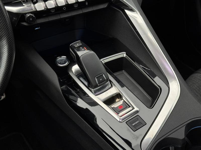 Peugeot 3008 1.6 Thp 165ch Gt Line s&amp;S Eat6 Toit Ouvrant