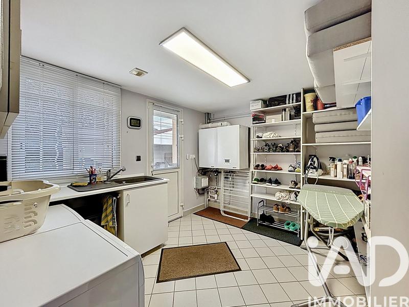 Maison - 225 m² - 8 pièces