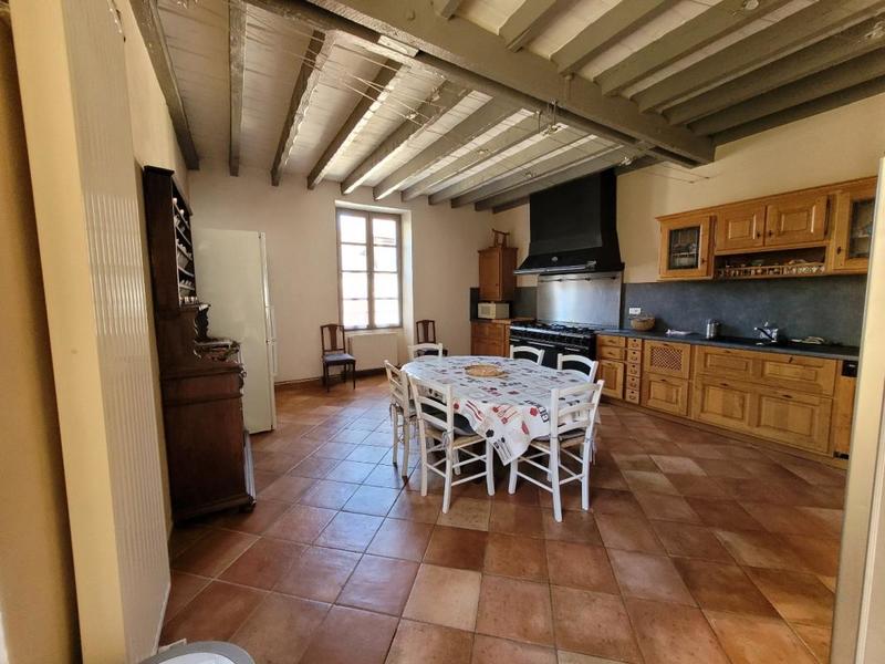 Maison - 334 m² - 20 pièces