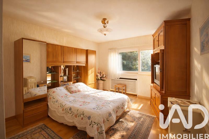 Maison - 240 m² - 8 pièces