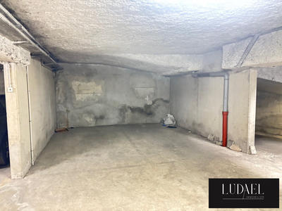 Parking / Garage - 12 m²