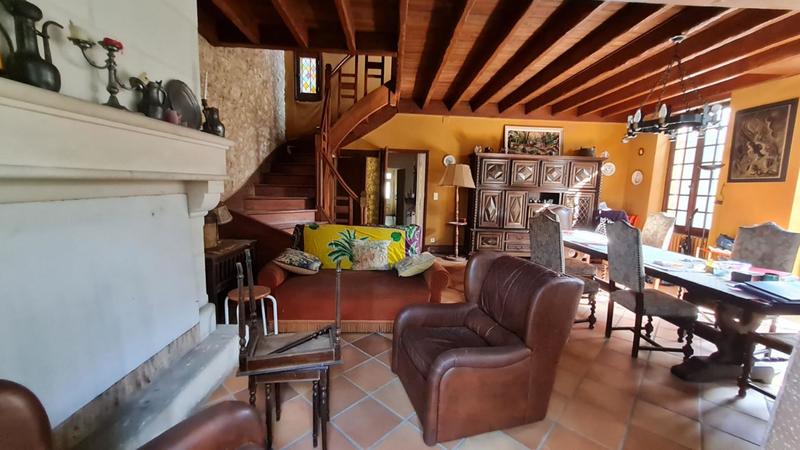 Maison - 349 m² - 13 pièces