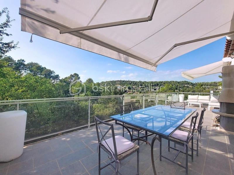 Villa - 230 m² - 8 pièces