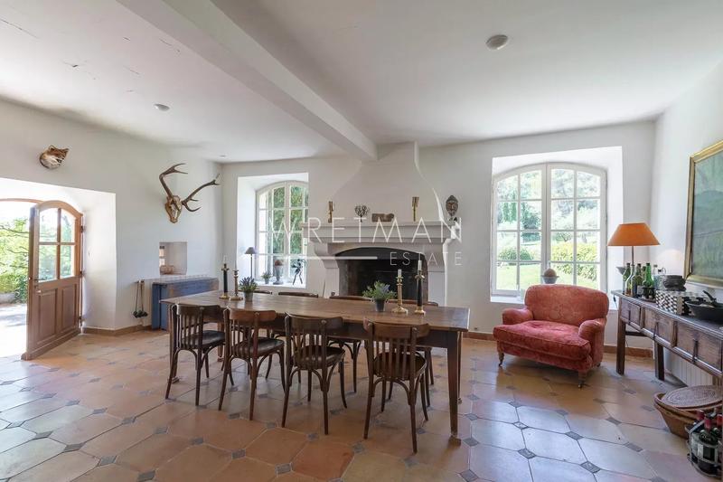 Propriété - 305 m² - 10 pièces