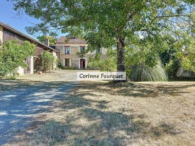 Maison - 267 m² - 8 pièces