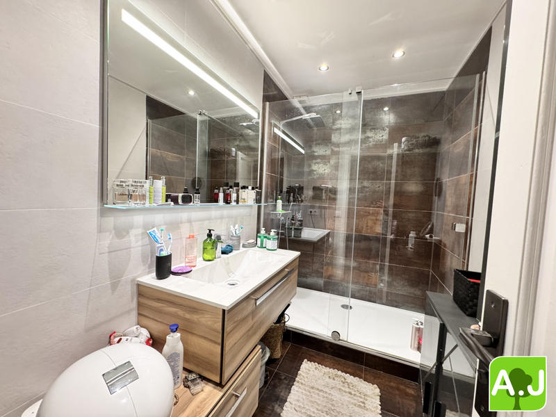 Appartement - 93 m² - 3 pièces