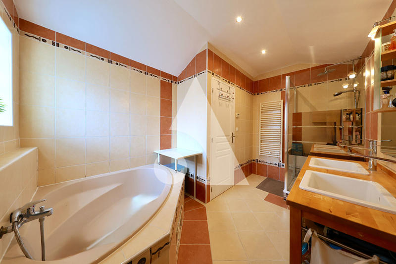 Maison - 140 m² - 7 pièces