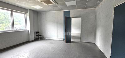 Local d'activité / Entrepôt - 1 600 m² - 22 pièces