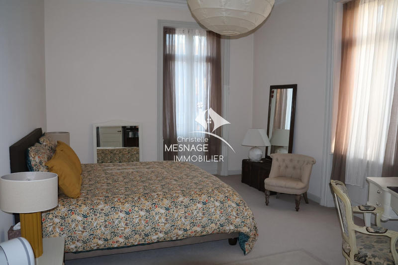 Maison - 483 m² - 14 pièces