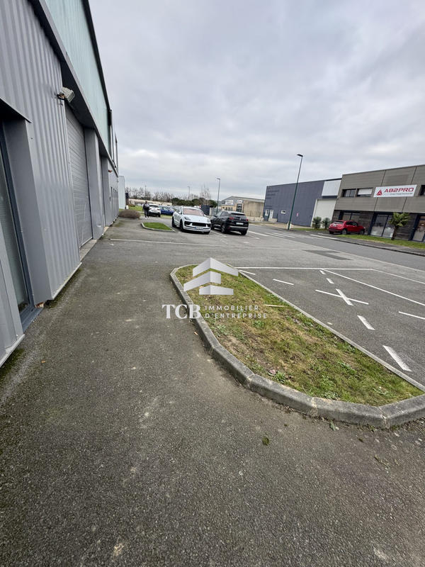 Local d'activités - 334 m²