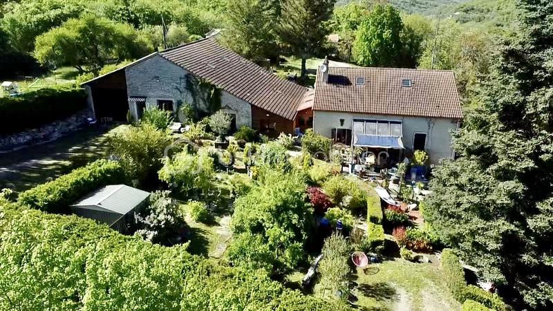 Maison - 278 m² - 10 pièces