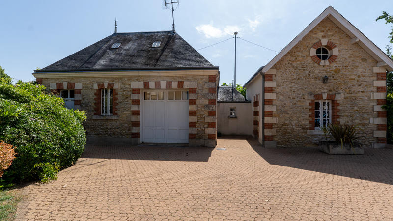 Maison - 325 m² - 7 pièces