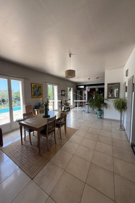 Villa - 208 m² - 4 pièces