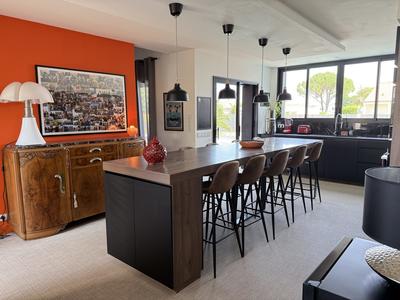 Maison - 200 m² - 8 pièces