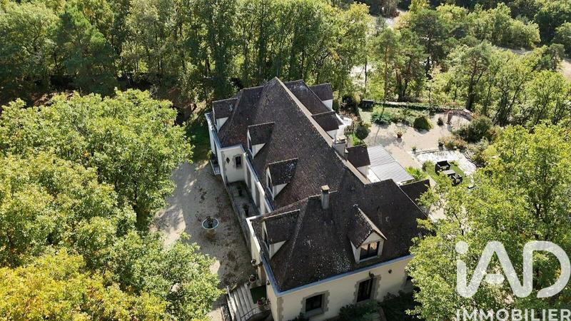 Maison - 370 m² - 8 pièces