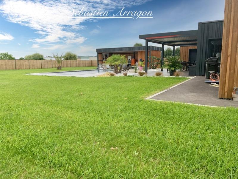 Maison - 212 m² - 6 pièces