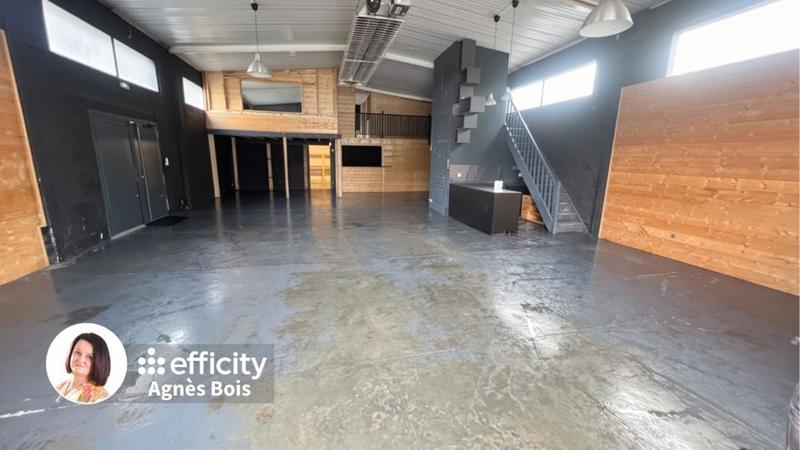 Maison - 200 m² - 2 pièces