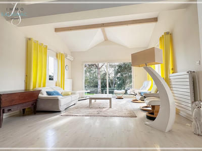 Maison - 280 m² - 8 pièces