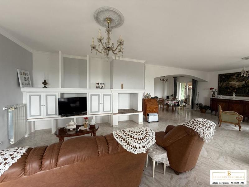 Maison - 220 m² - 5 pièces