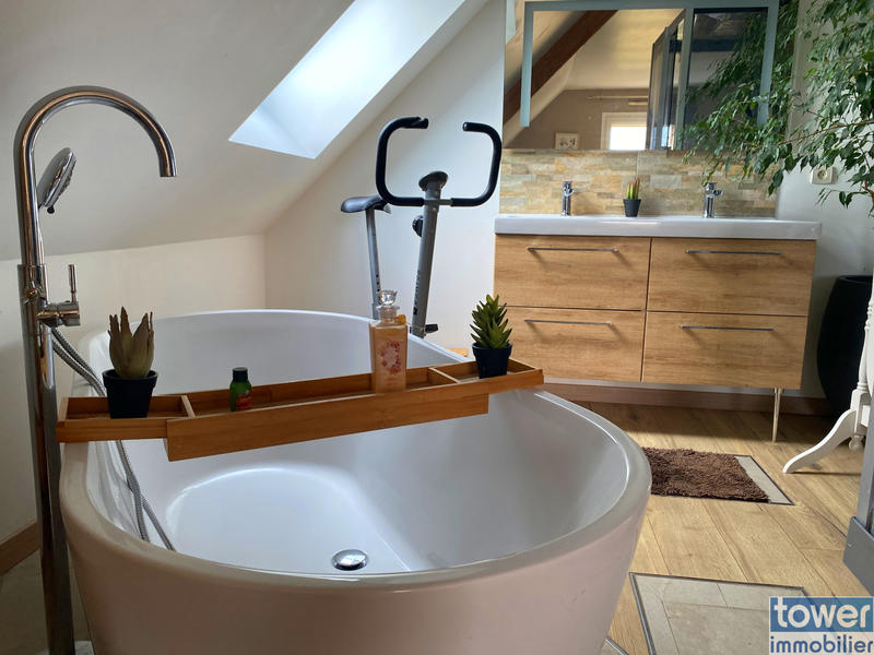 Maison - 219 m² - 10 pièces