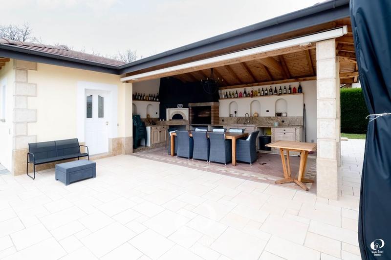 Maison traditionnelle - 274 m² - 8 pièces