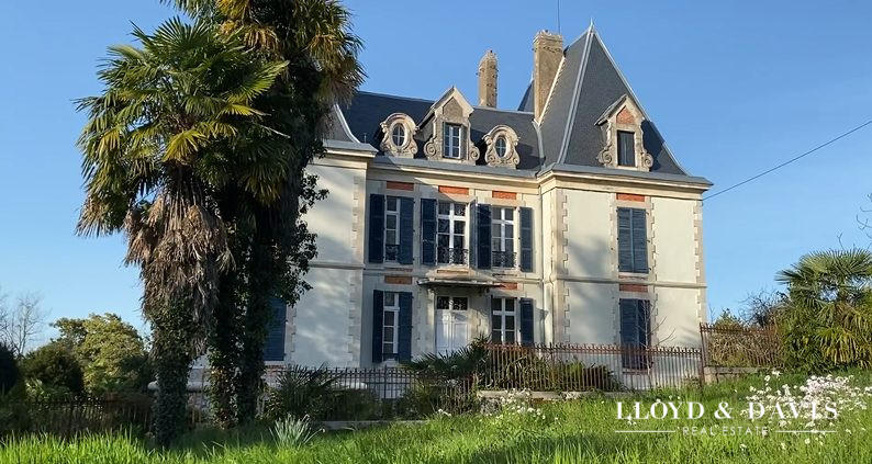 Château - 520 m² - 15 pièces