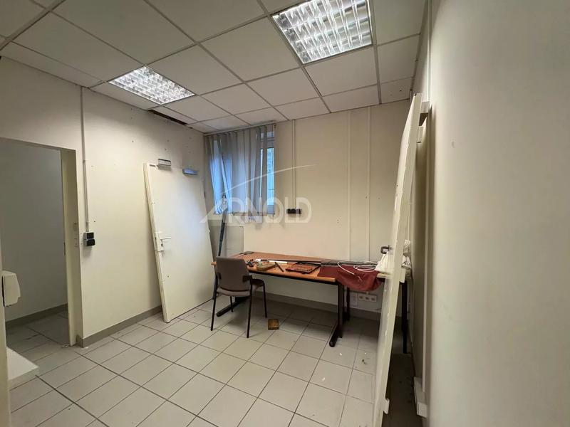 Local commercial - 205 m² - 10 pièces