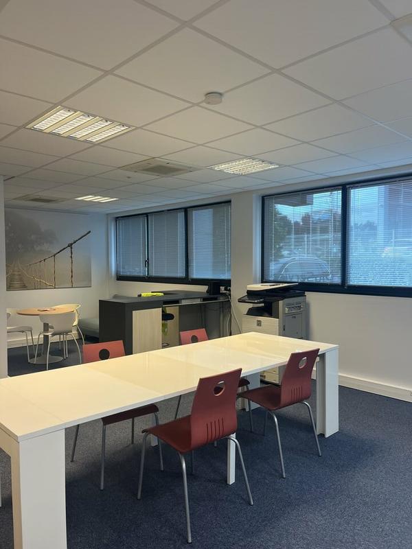 Bureau - 65 m²