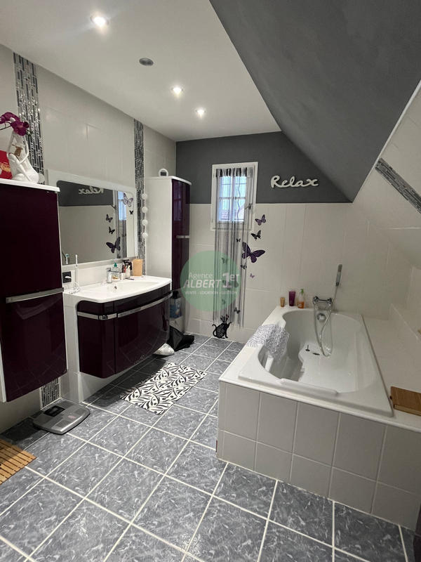 Maison - 140 m² - 6 pièces