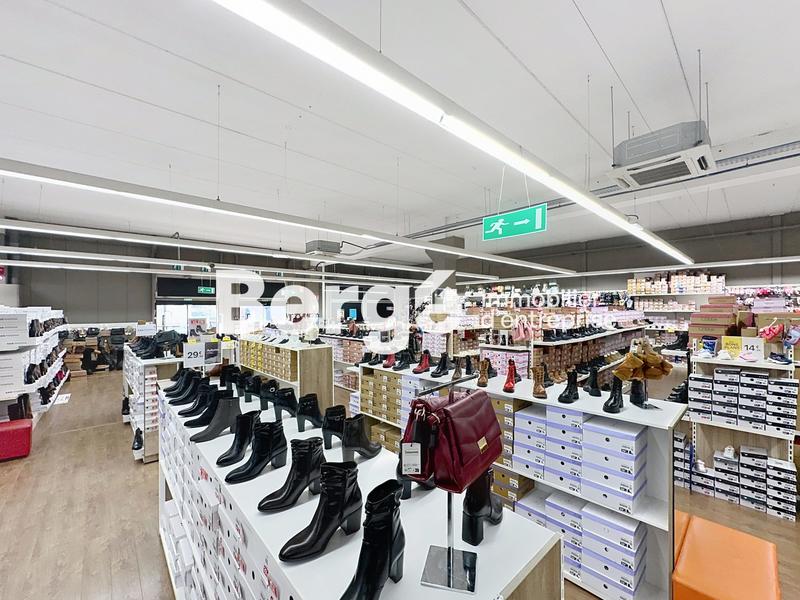 Local commercial - 912 m²