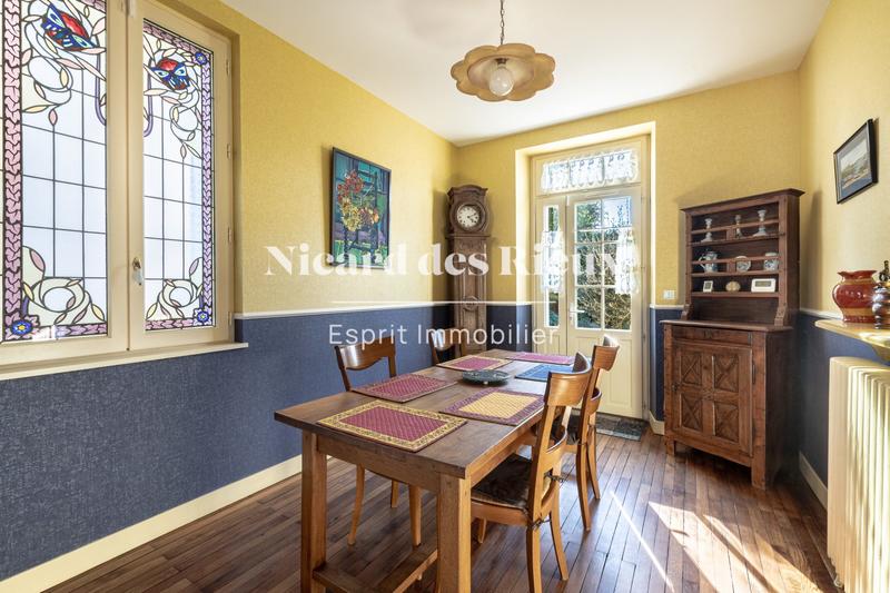 Maison - 180 m² - 8 pièces