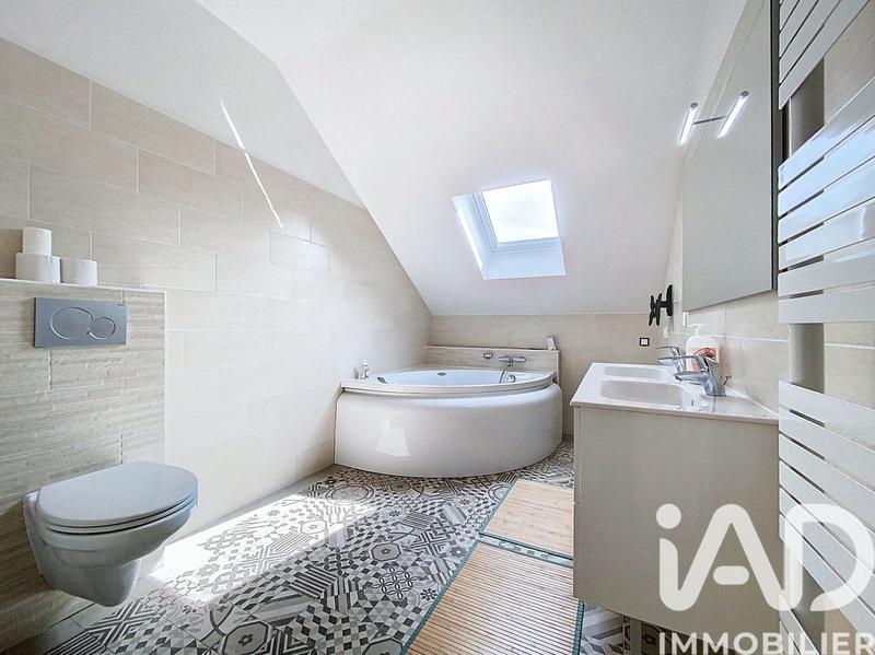 Maison - 180 m² - 5 pièces