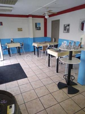 Local commercial - 125 m² - 2 pièces