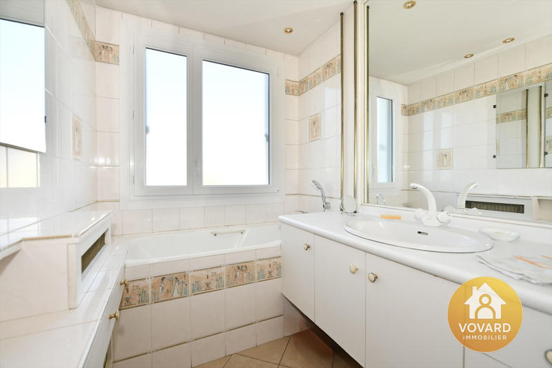 Appartement - 103 m² - 6 pièces