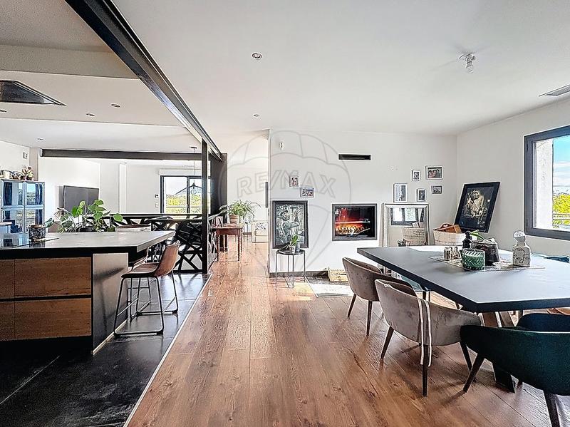 Maison - 207 m² - 7 pièces