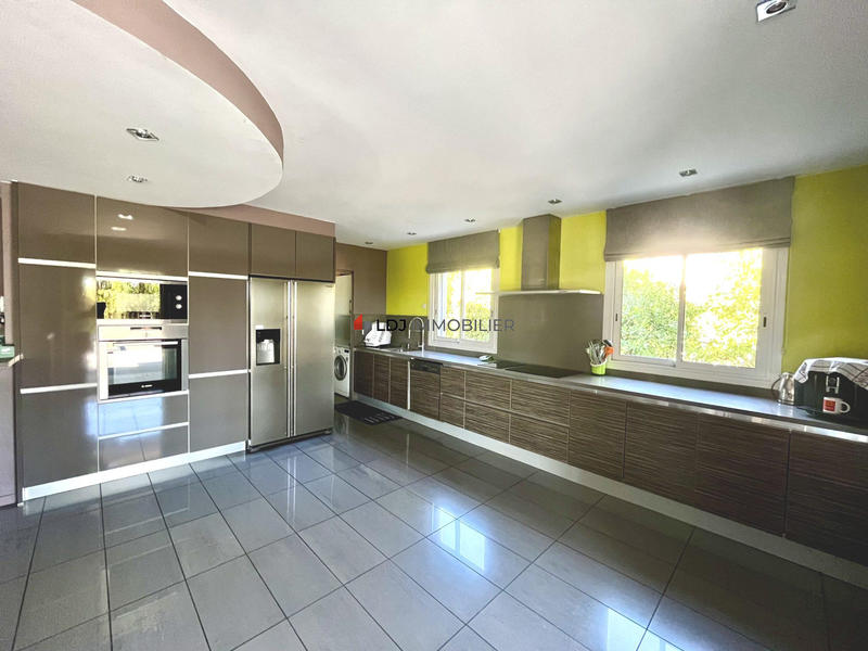 Maison contemporaine - 218 m² - 6 pièces