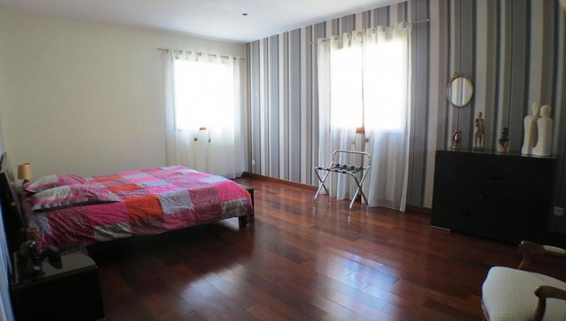 Maison - 349 m² - 9 pièces