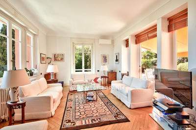 Villa - 240 m² - 6 pièces