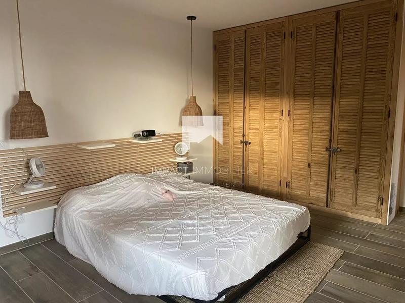 Maison - 241 m² - 6 pièces