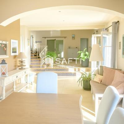 Maison - 257 m² - 7 pièces