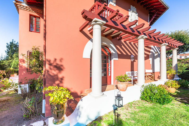 Maison - 214 m² - 6 pièces