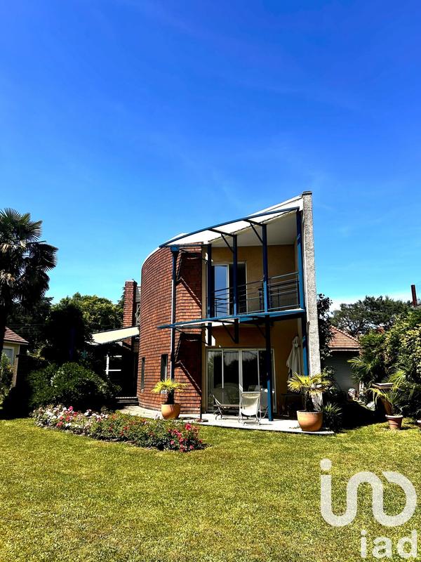 Maison - 250 m² - 10 pièces