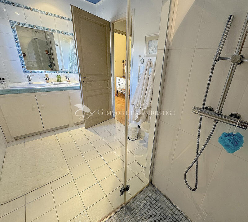 Villa - 250 m² - 6 pièces