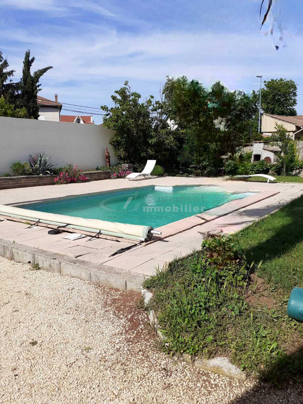 Maison - 102 m² - 4 pièces