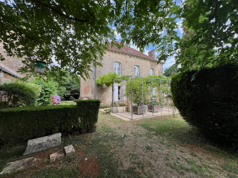 Maison - 235 m² - 7 pièces