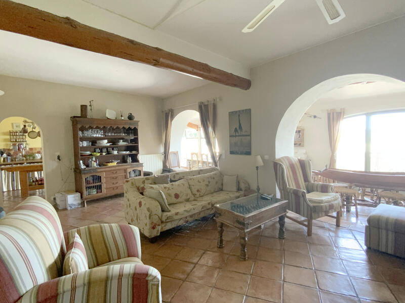 Maison - 205 m² - 6 pièces