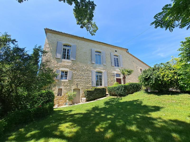 Maison - 285 m² - 6 pièces
