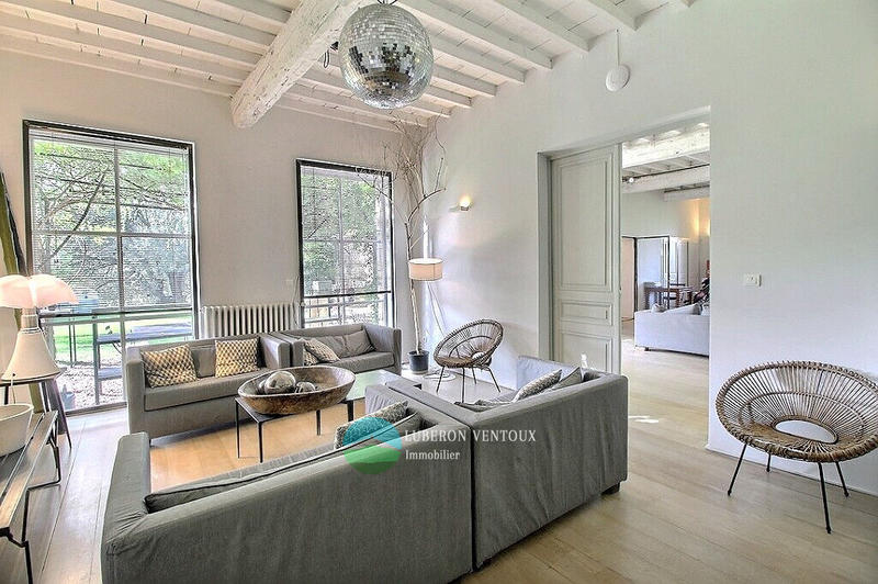 Propriété - 780 m² - 16 pièces