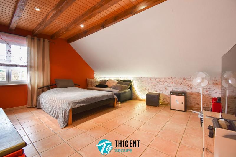 Maison traditionnelle - 215 m² - 8 pièces