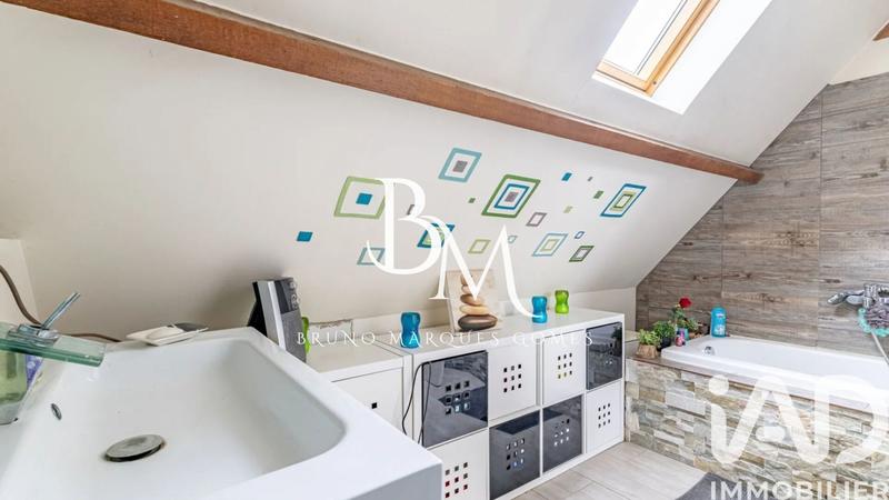 Maison - 230 m² - 7 pièces